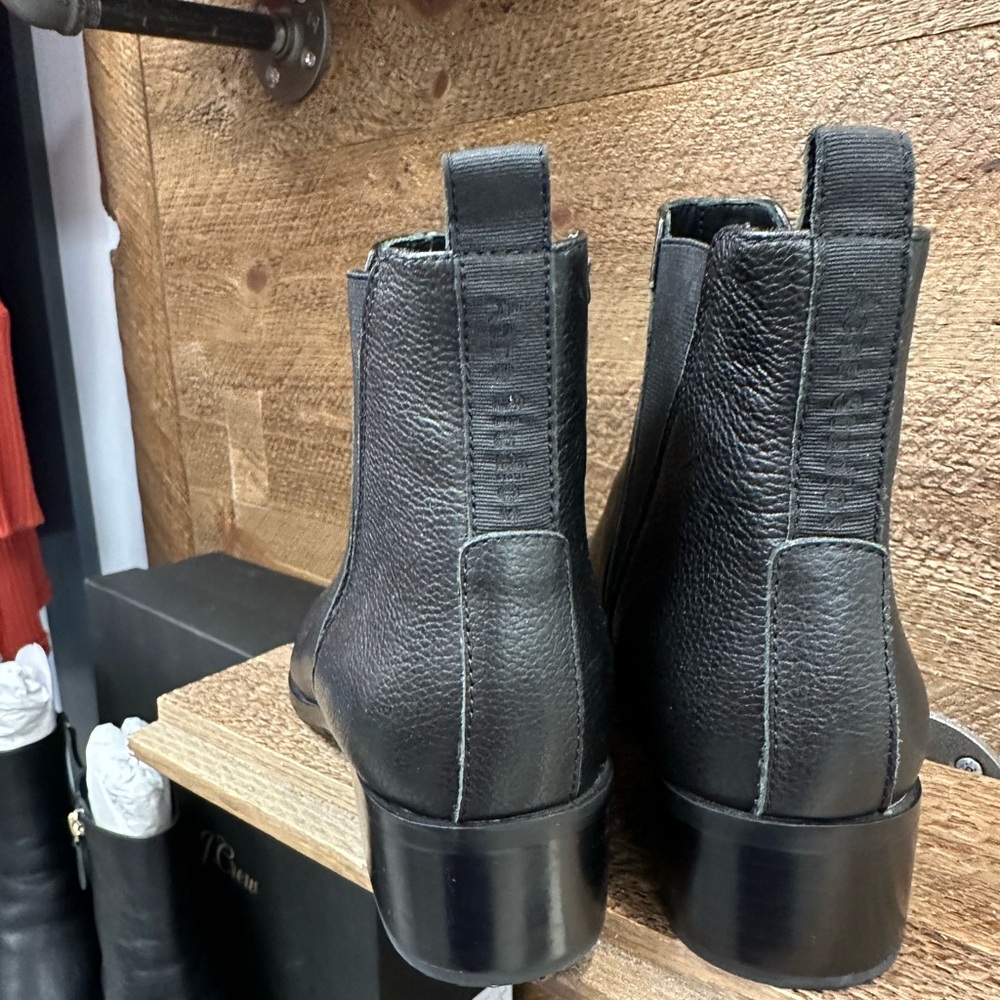 Acne Studios Black Leather Pointed Toe Chelsea Boots – Size 39 (US 9) - Picture 3 of 6